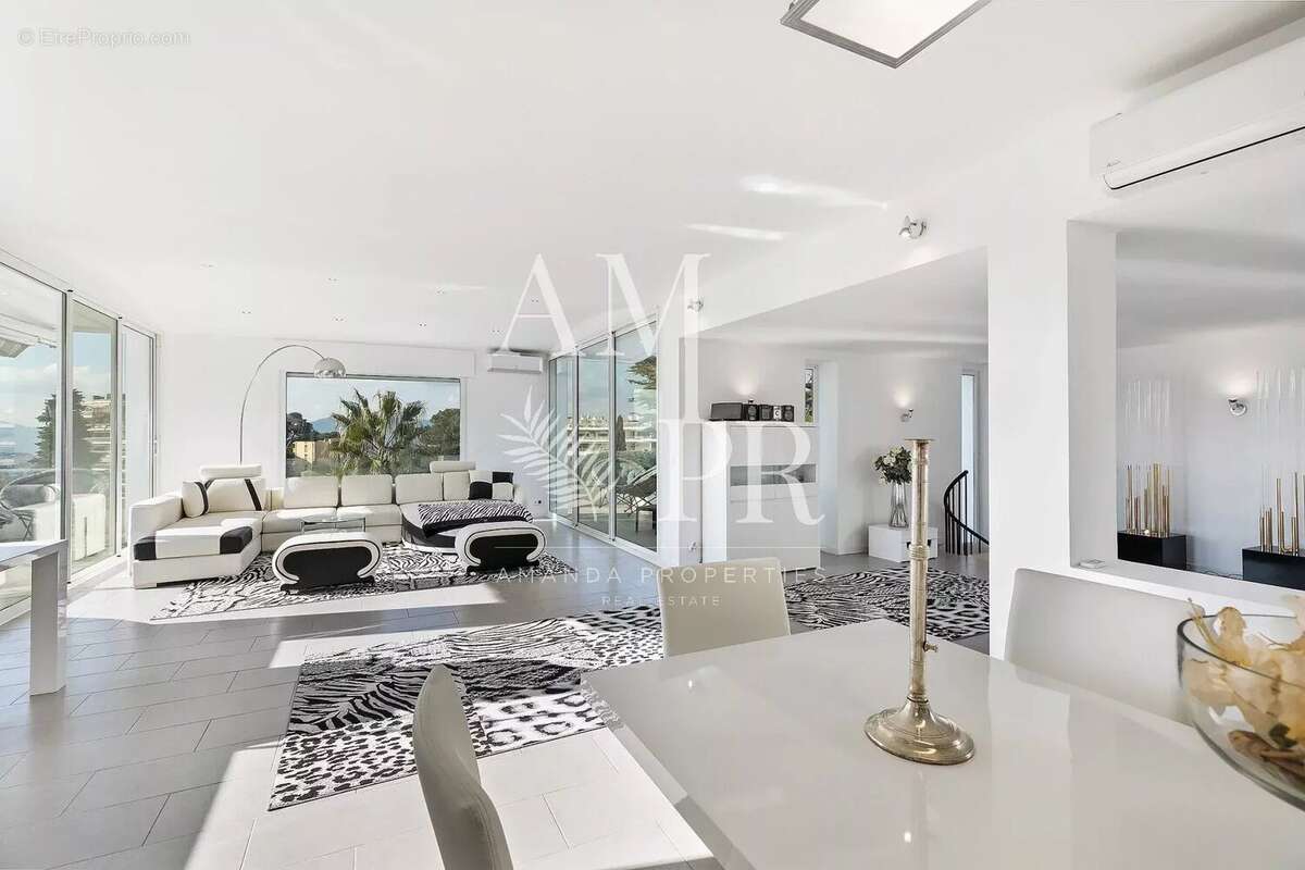 Sur les hauteurs de Cannes cette villa vue mer de 265m2 - photo 7