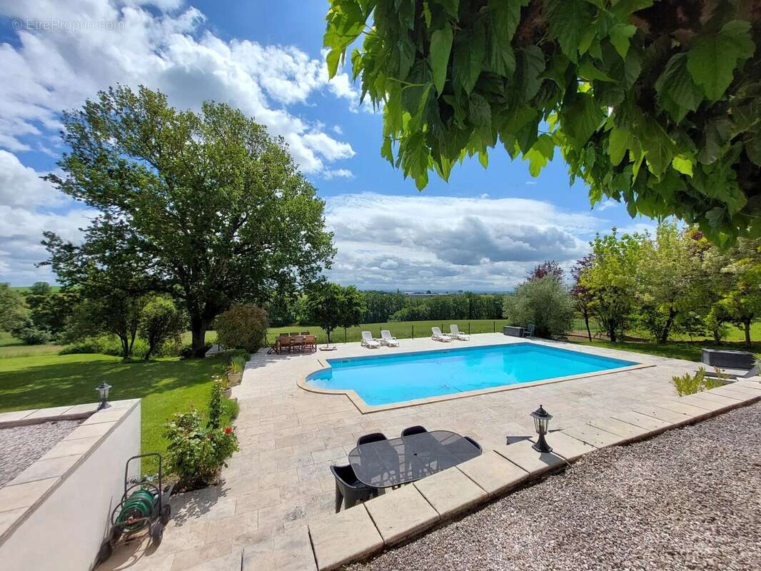 Bel ensemble comprenant deux maisons avec piscine et 1 ha de terrain avec des vues sublimes - photo 15
