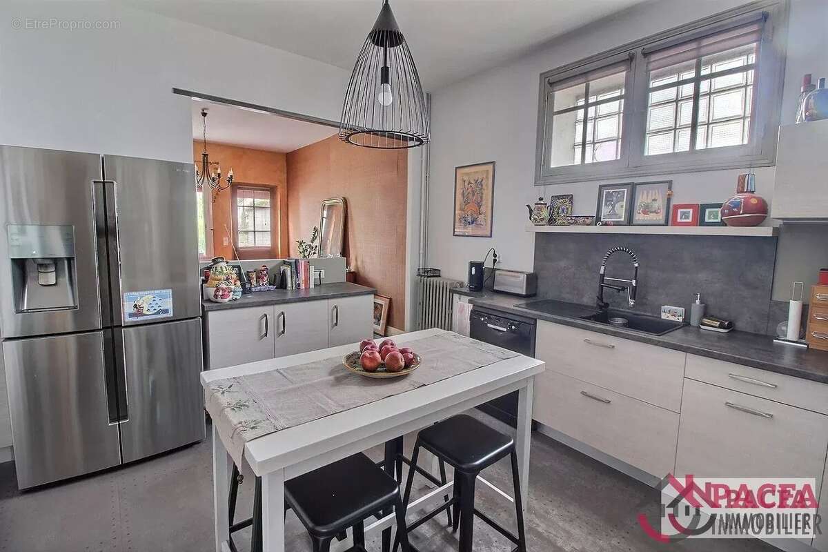 TRAVET - Maison de charme sur 1014 m² de terrain - photo 3