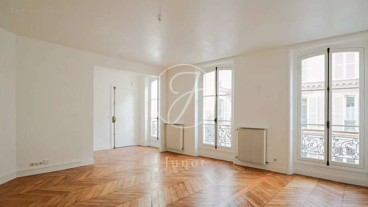 Appartement à PARIS-8E