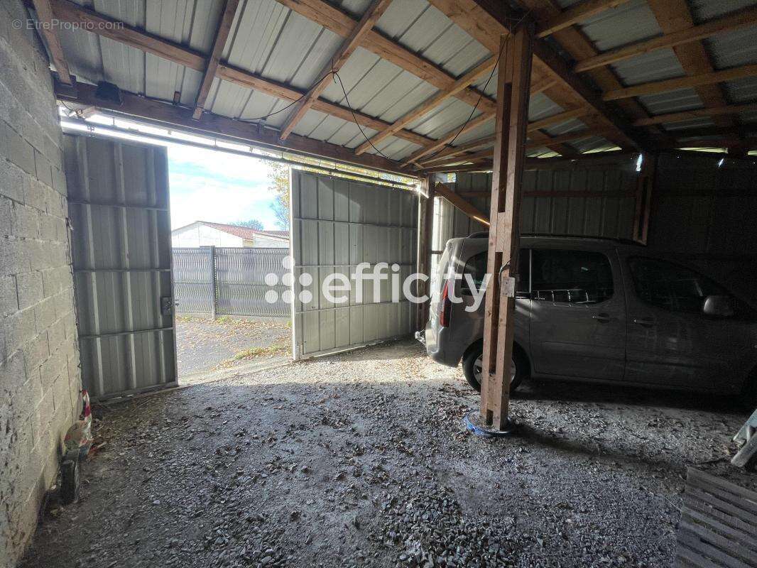 Maison à BEYCHAC-ET-CAILLAU