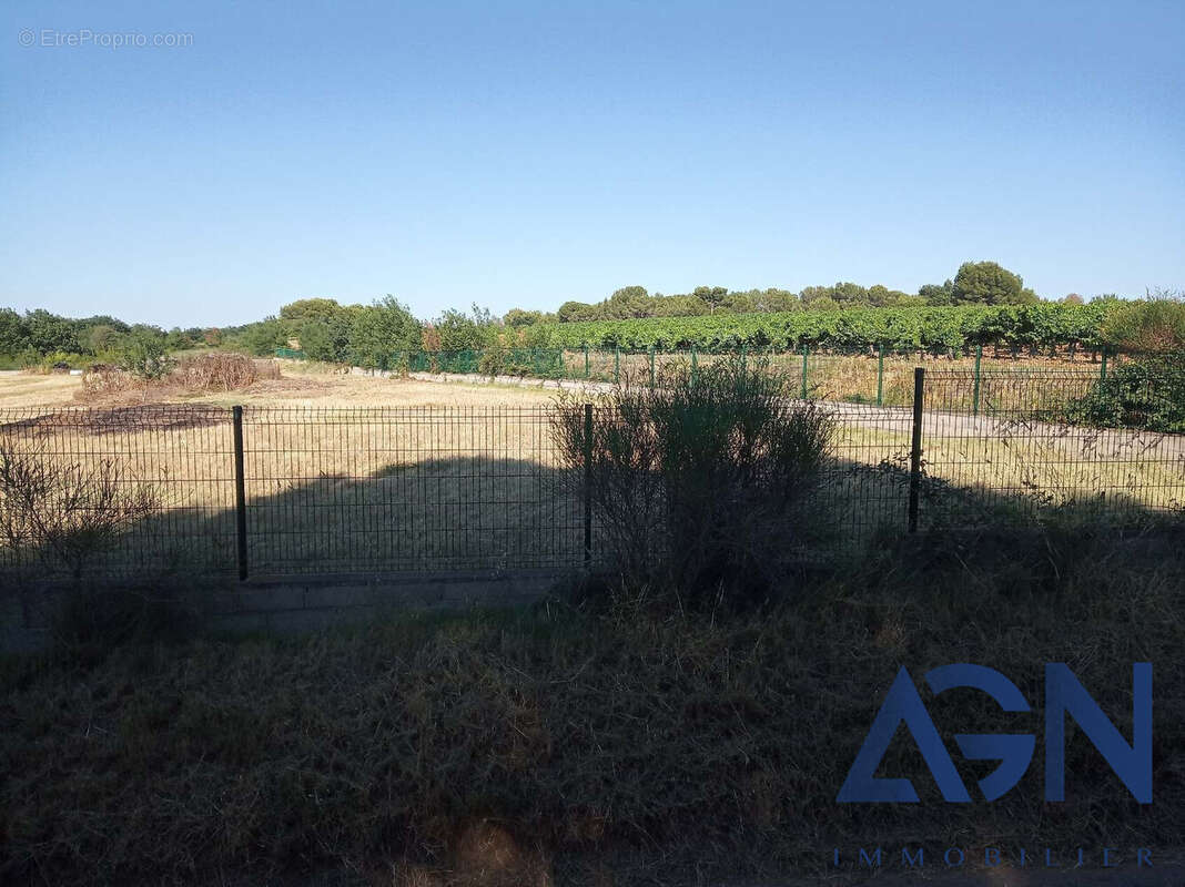 Terrain à BESSAN
