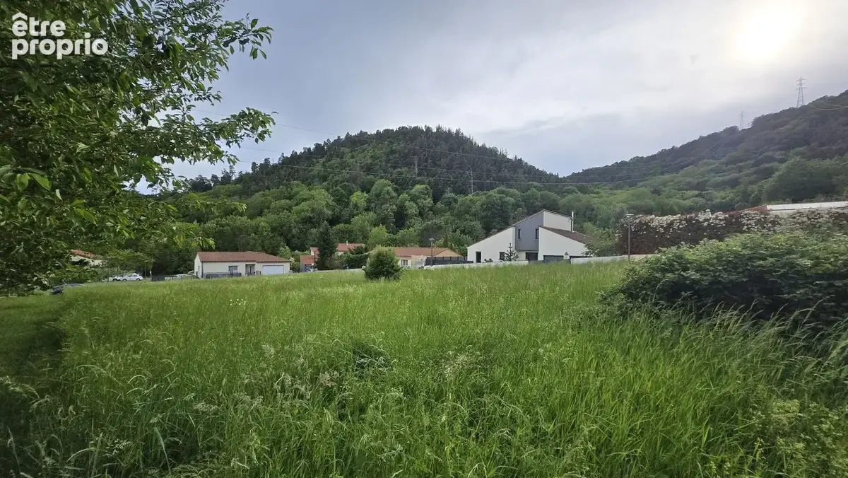 Terrain à bâtir de 739 m² à CEYRAT (63) - photo 2
