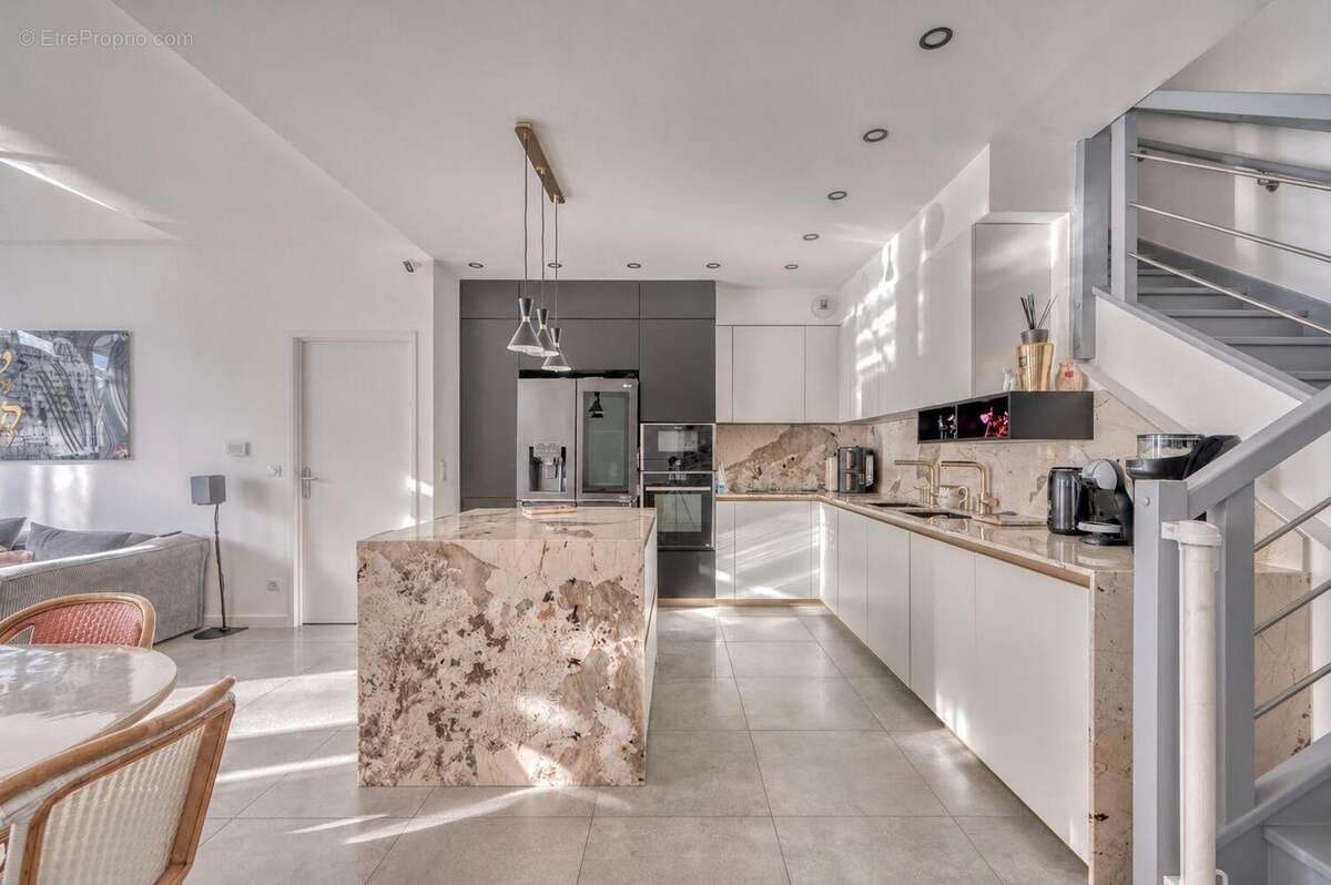 Appartement 117 m² à Rueil-Malmaison  - photo 3