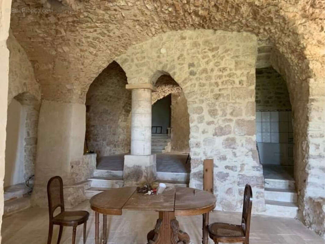 Maison à LA GARDE-ADHEMAR