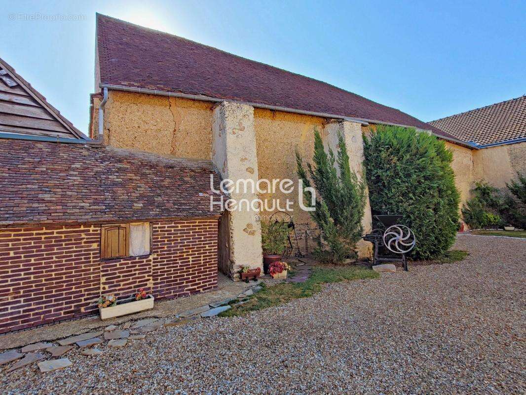 Maison à MEZIERES-EN-DROUAIS