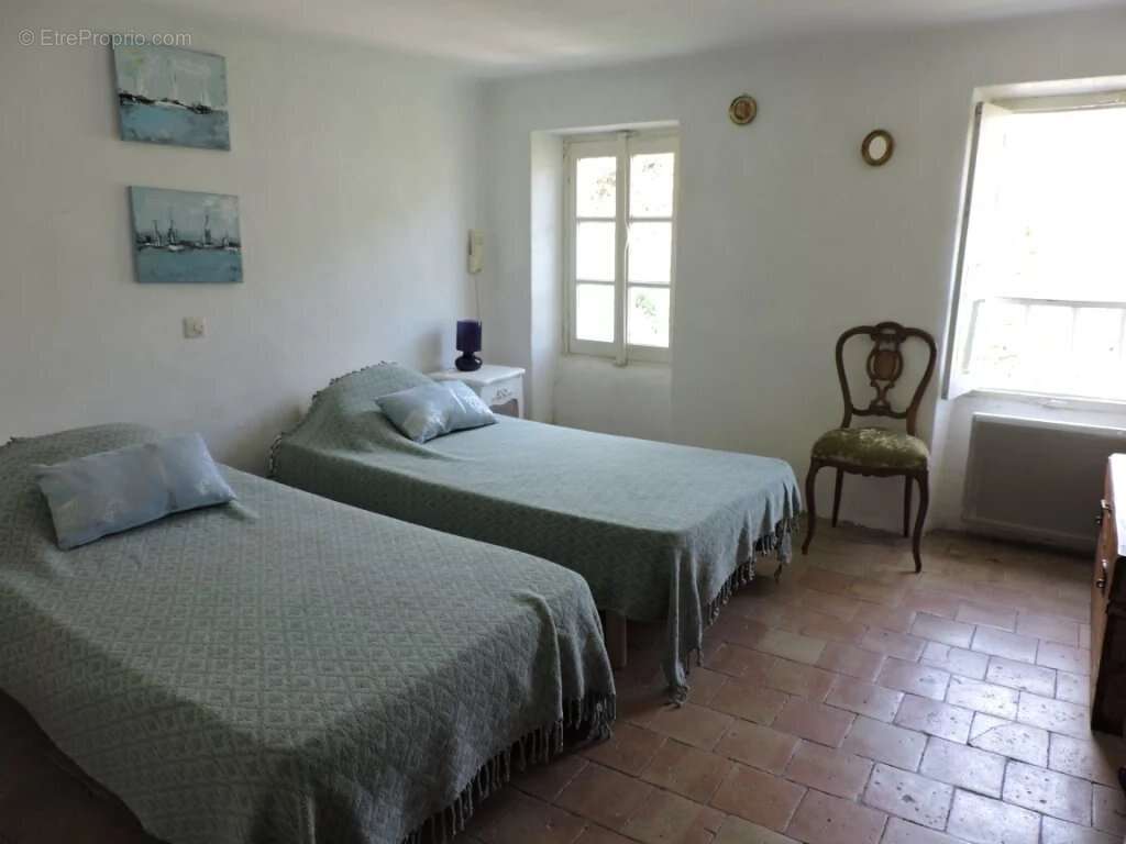 Maison à ENTREVAUX