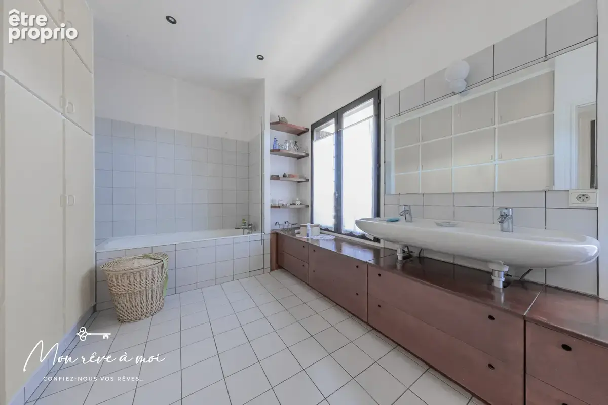 Maison en meulière de 182m2 lumineuse et au calme avec terrasse, jardin et parkings - photo 11