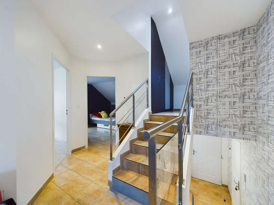 Maison à VIVIERS-DU-LAC