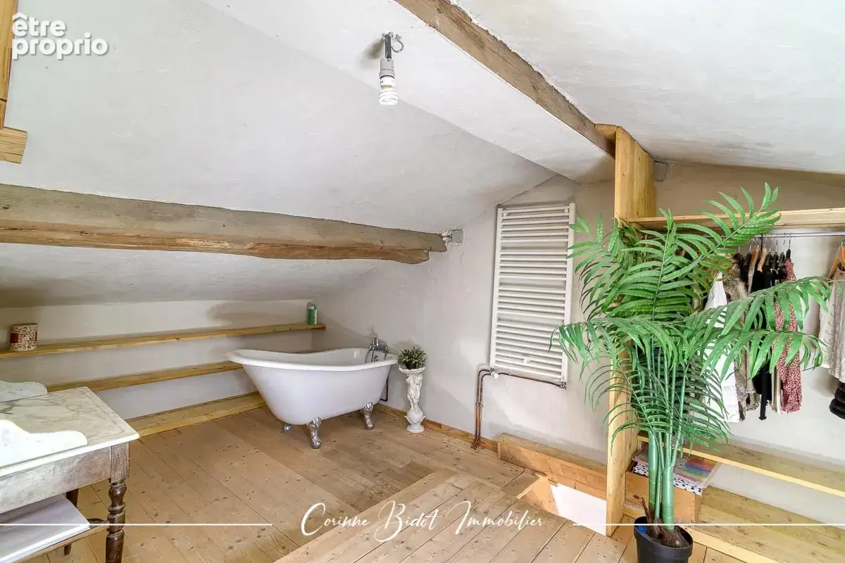 Maison 347 m² à Saint-Pierre-De-Chandieu  - photo 10