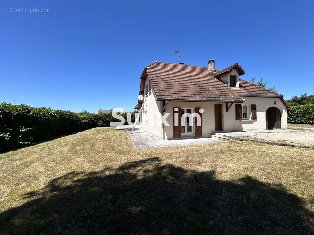 Maison à DOMBLANS