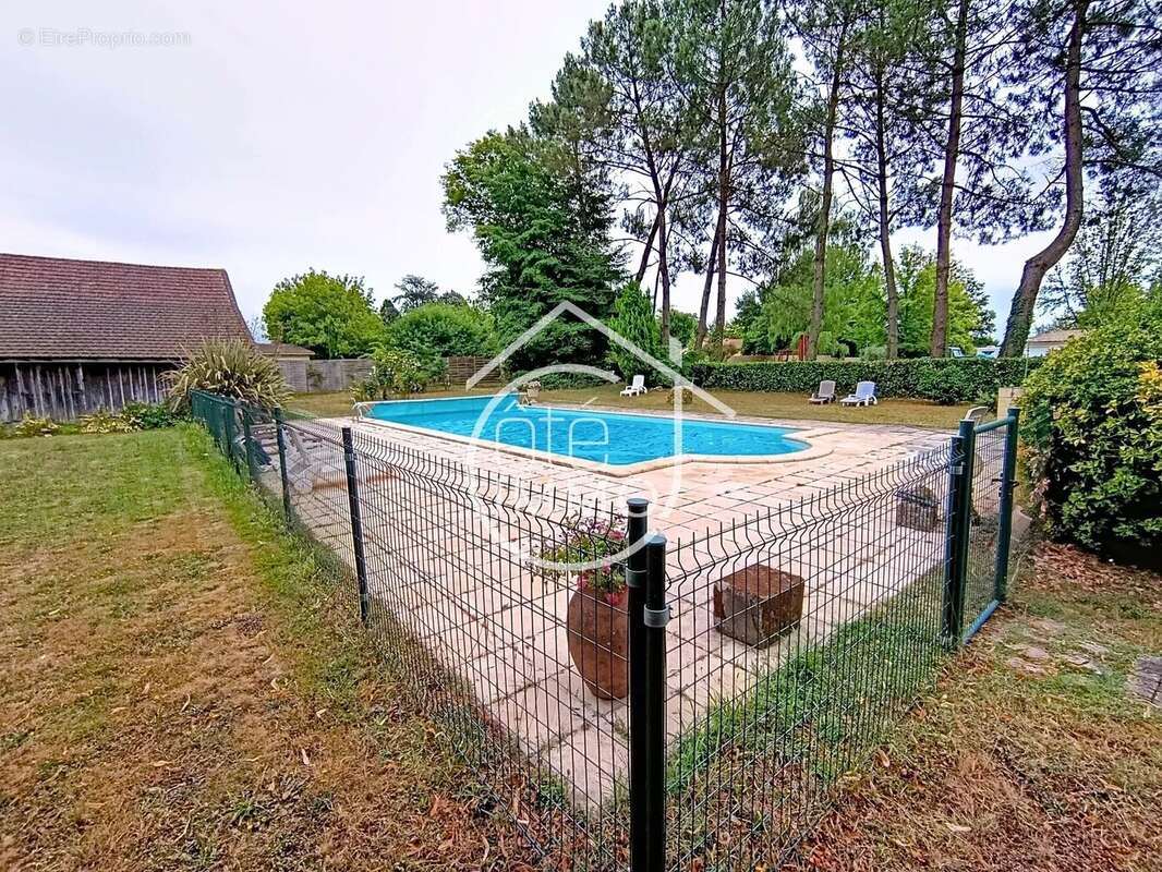 PRIGONRIEUX : Charmante propriété de 348m²  avec piscine - photo 2