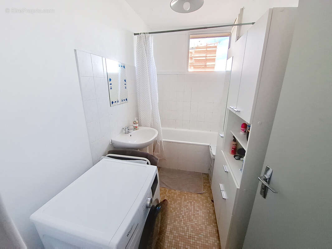 Appartement à PIERRE-BENITE