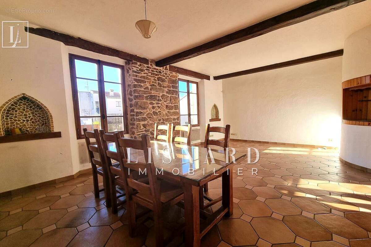 Appartement à VALLAURIS