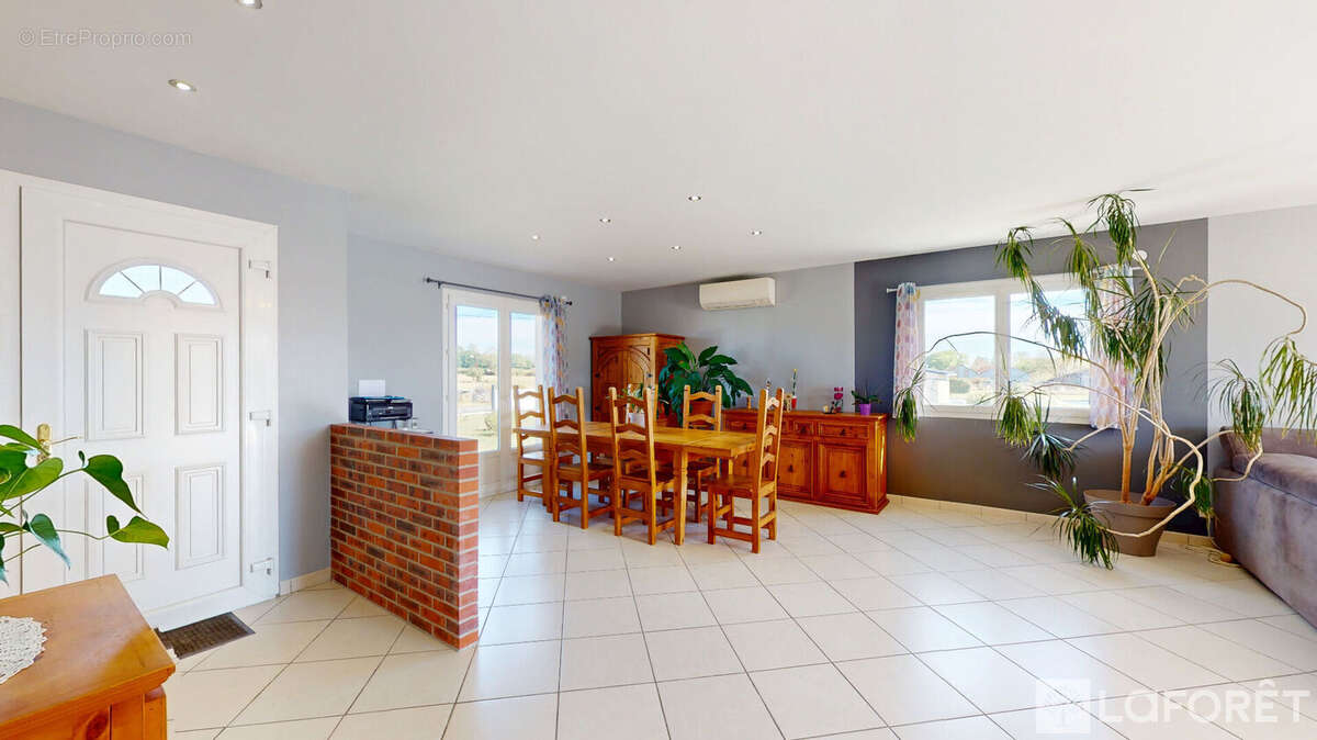 Maison à VILLENEUVE-SUR-ALLIER