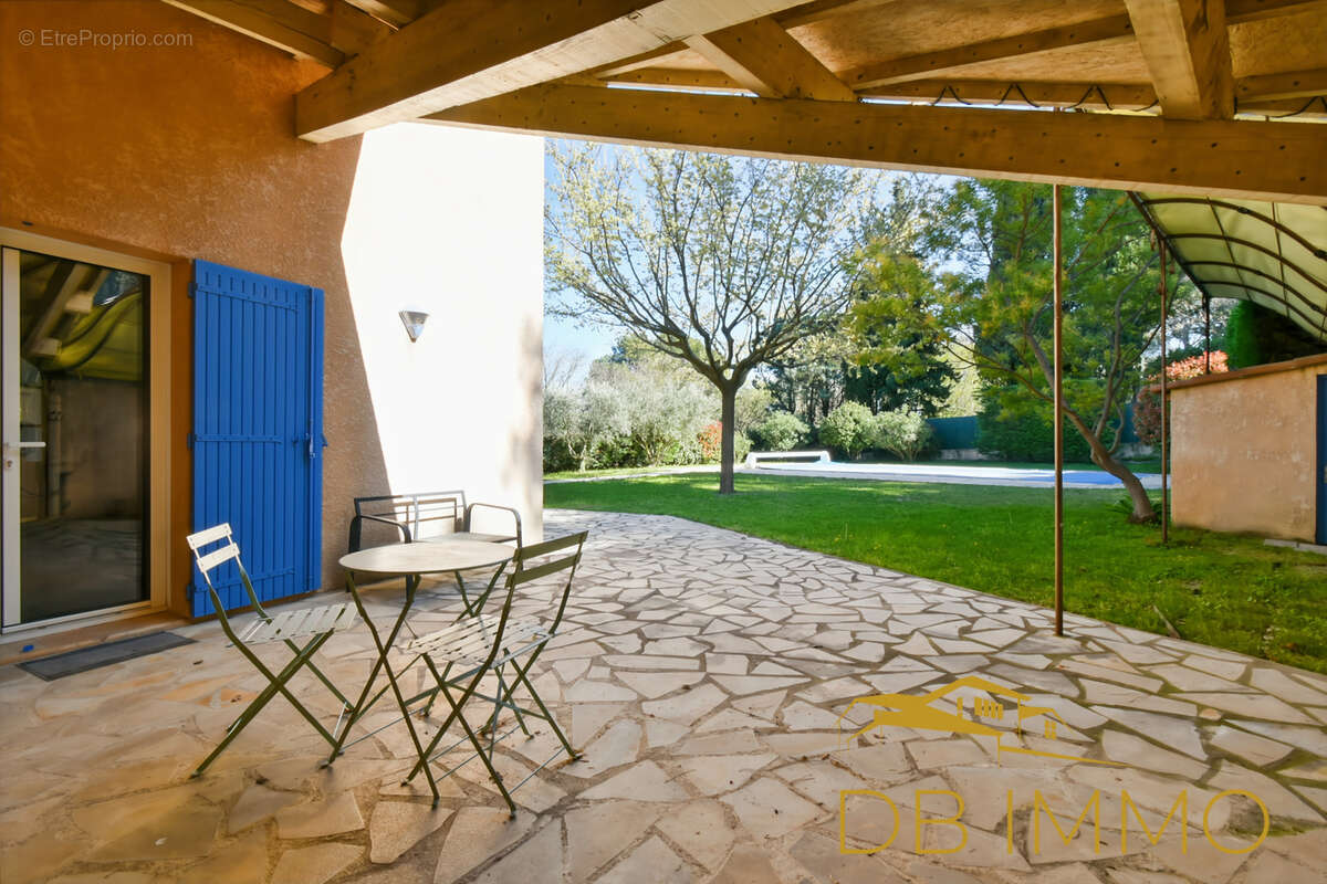 Maison à CHATEAUNEUF-DE-GADAGNE