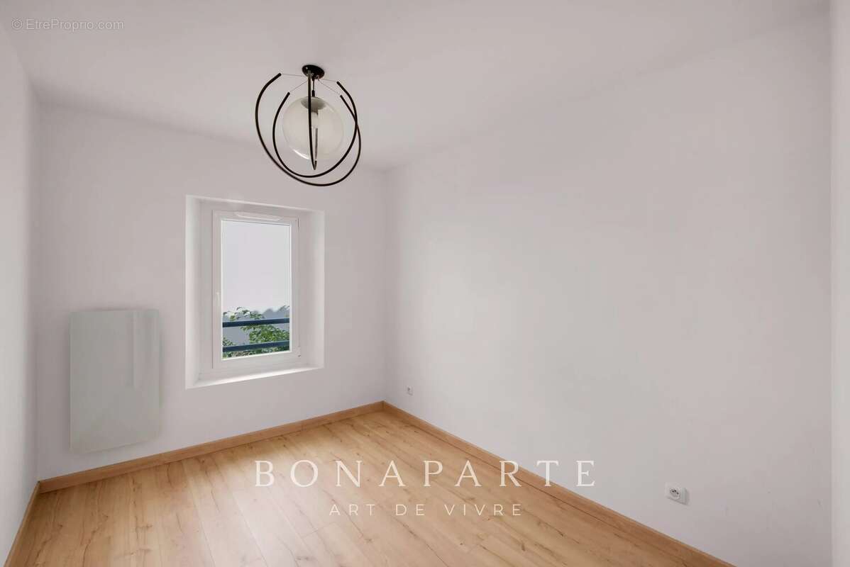 Élégance & charme en plein cœur de ville – Appartement T2 rénové en 2024 - photo 4