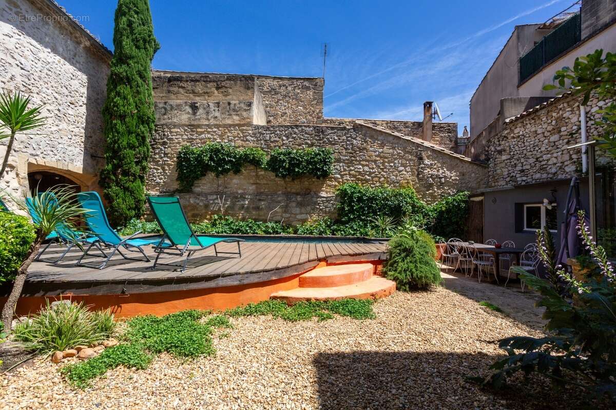 Demeure de caractère avec jardin clos, piscine et dépendances – à 10 mn d’Uzès  - photo 25