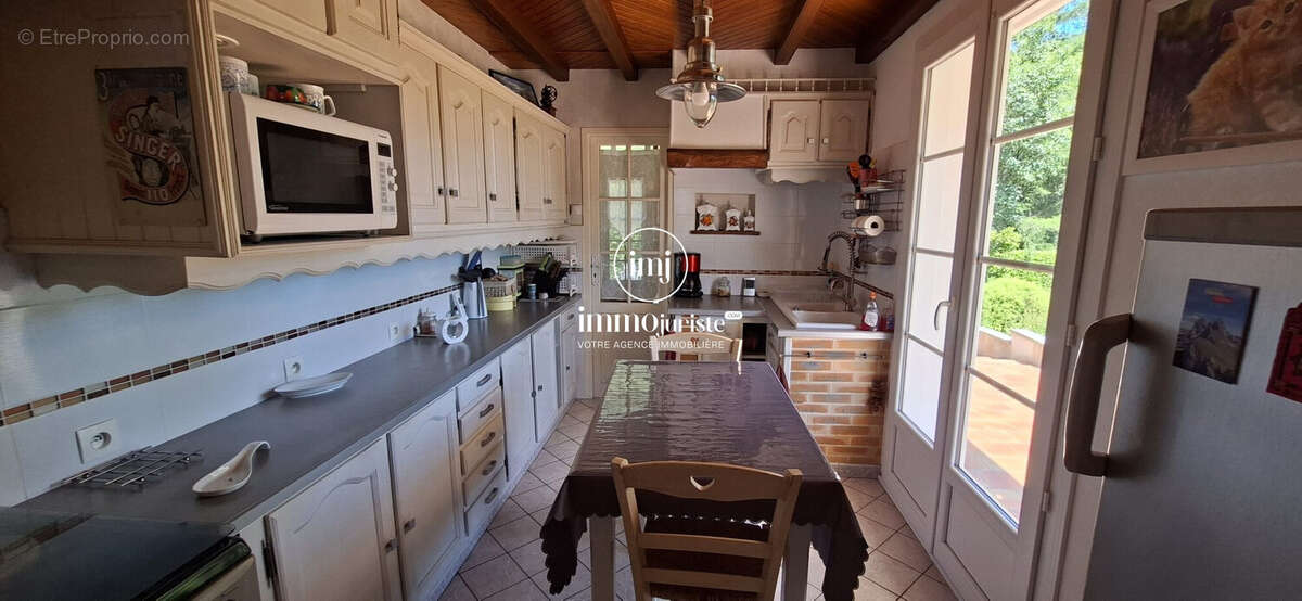 Maison 140 m² à Etagnac  - photo 6