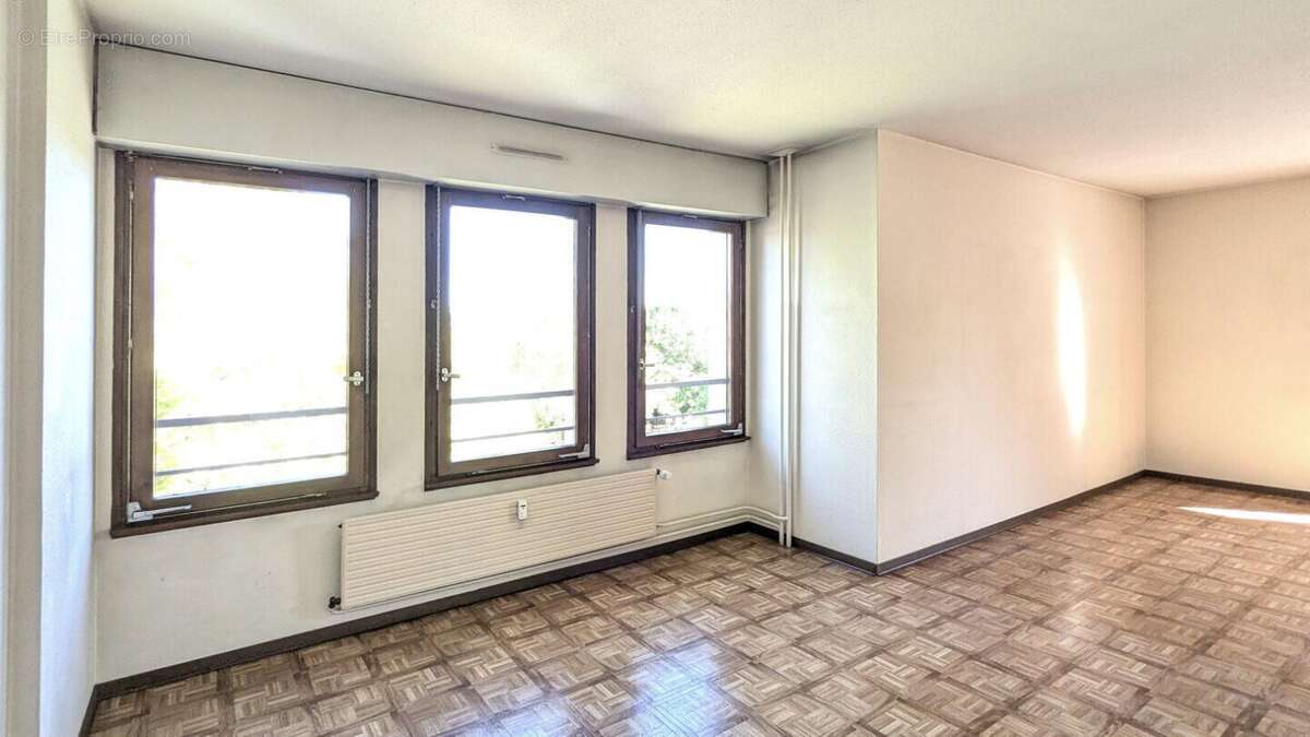 Grand et lumineux T3/4 avec cave (garage en option) - photo 5