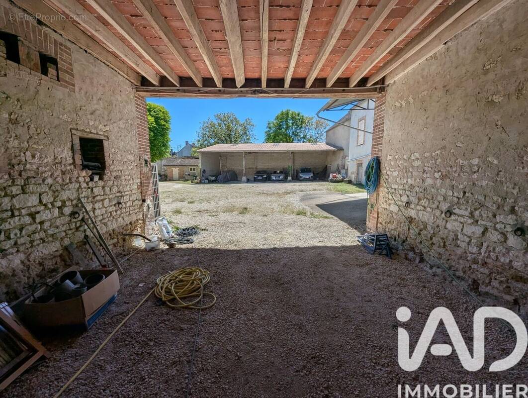 Photo 1 - Maison à MONT-SAINT-SULPICE