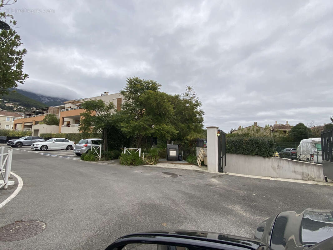 Parking à LA VALETTE-DU-VAR
