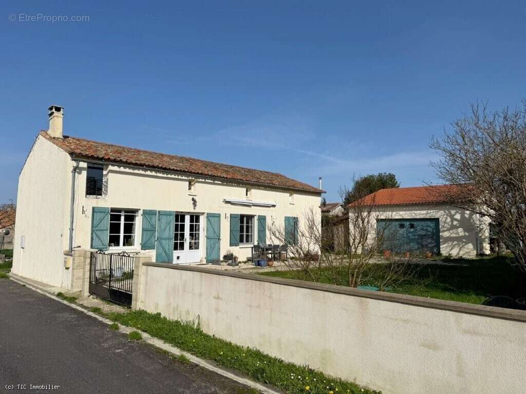Maison à VILLEFAGNAN