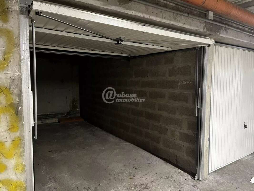 Parking à MARSEILLE-10E