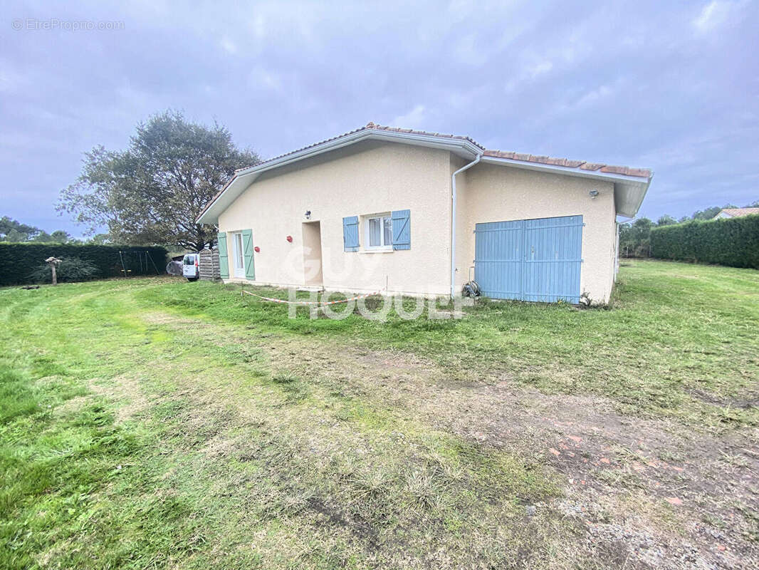 Maison à SAINTE-EULALIE-EN-BORN