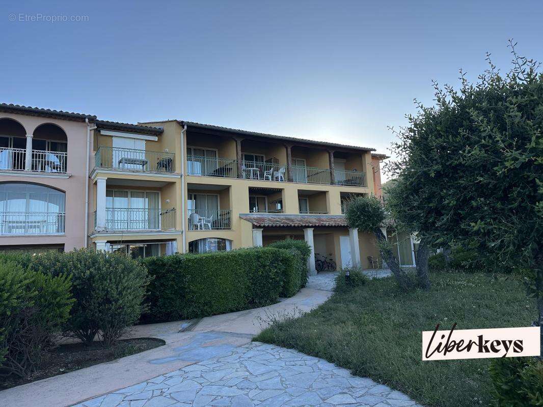 Appartement à ROQUEBRUNE-SUR-ARGENS