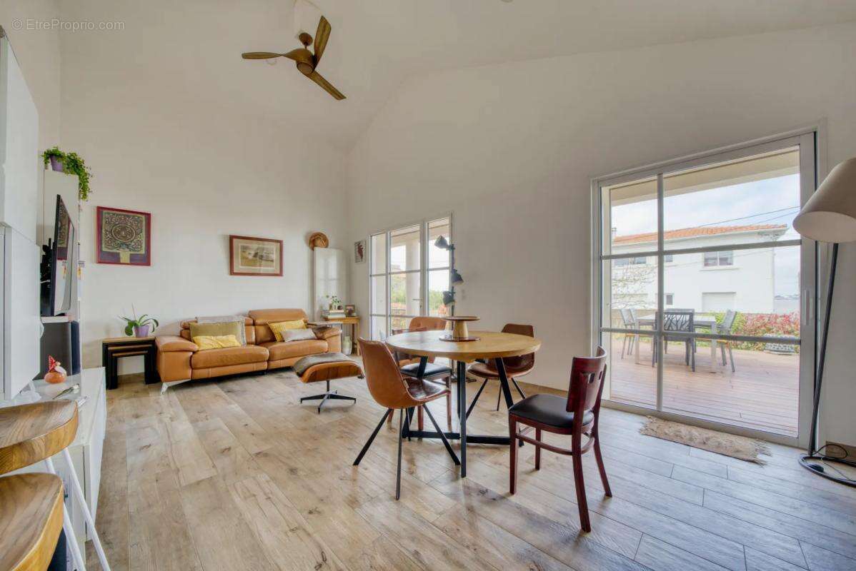 Maison à SAINT-GEORGES-DE-DIDONNE