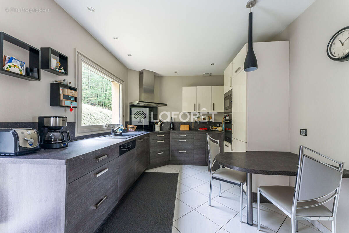 Maison à SAINT-LAURENT-DE-CHAMOUSSET