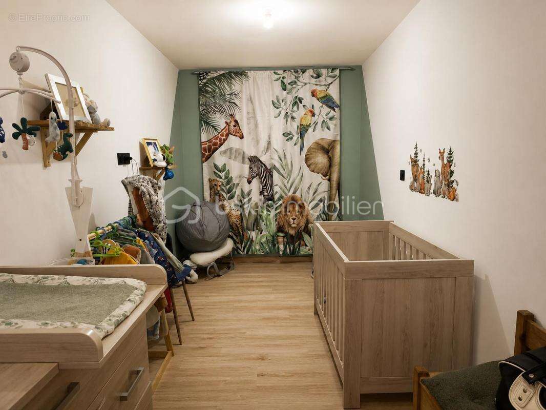 Corps de ferme de 210 m² avec appartement indépendant et plus de 440 m² de dépendances - photo 4