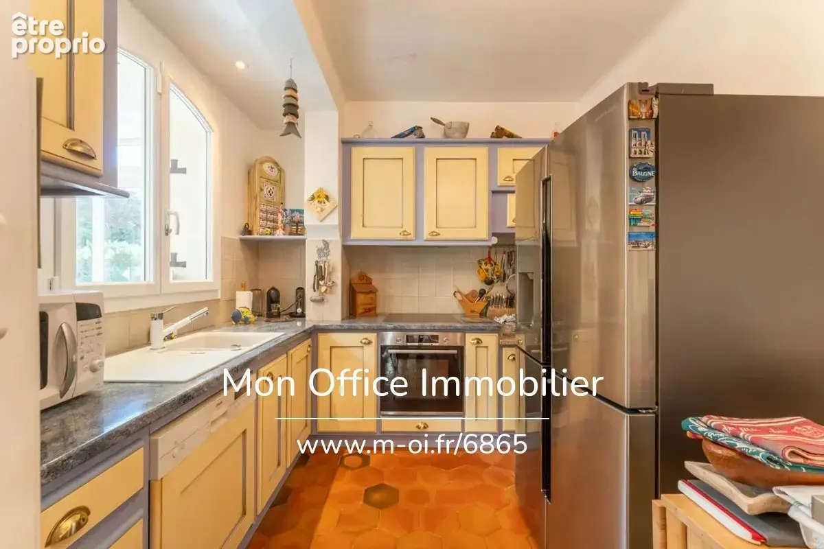 Référence : 7279-PBA. - Villa de 180m2 avec 700m2 de terrain en centre ville, proche de la mer - photo 7