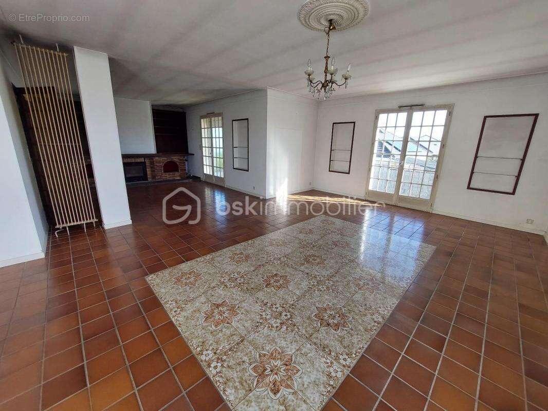 Maison à SERRES-CASTET