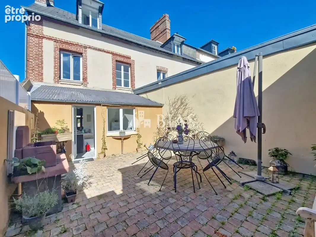 Maison à LA RIVIERE-SAINT-SAUVEUR