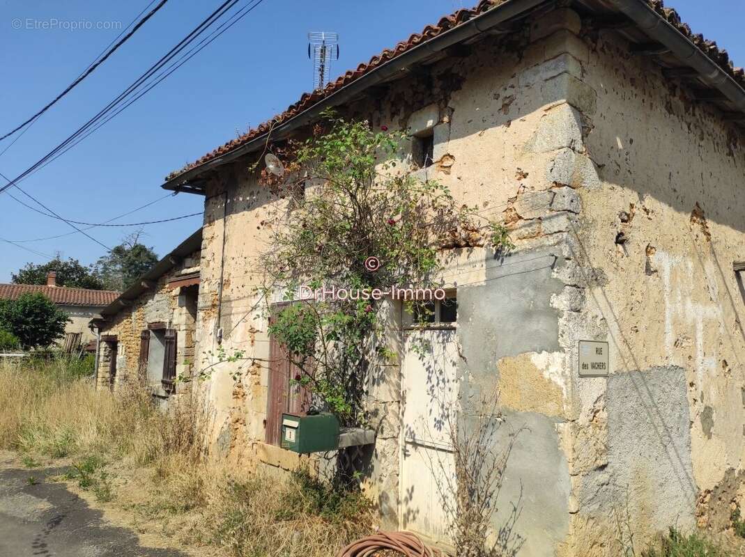 Maison 83 m² à Saint-Sauvant  - photo 5