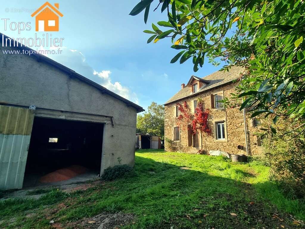 Maison à RIEUPEYROUX