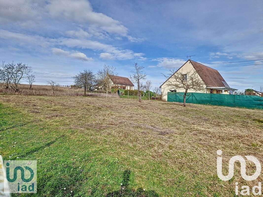 Photo 4 - Terrain à LAROCHE-SAINT-CYDROINE