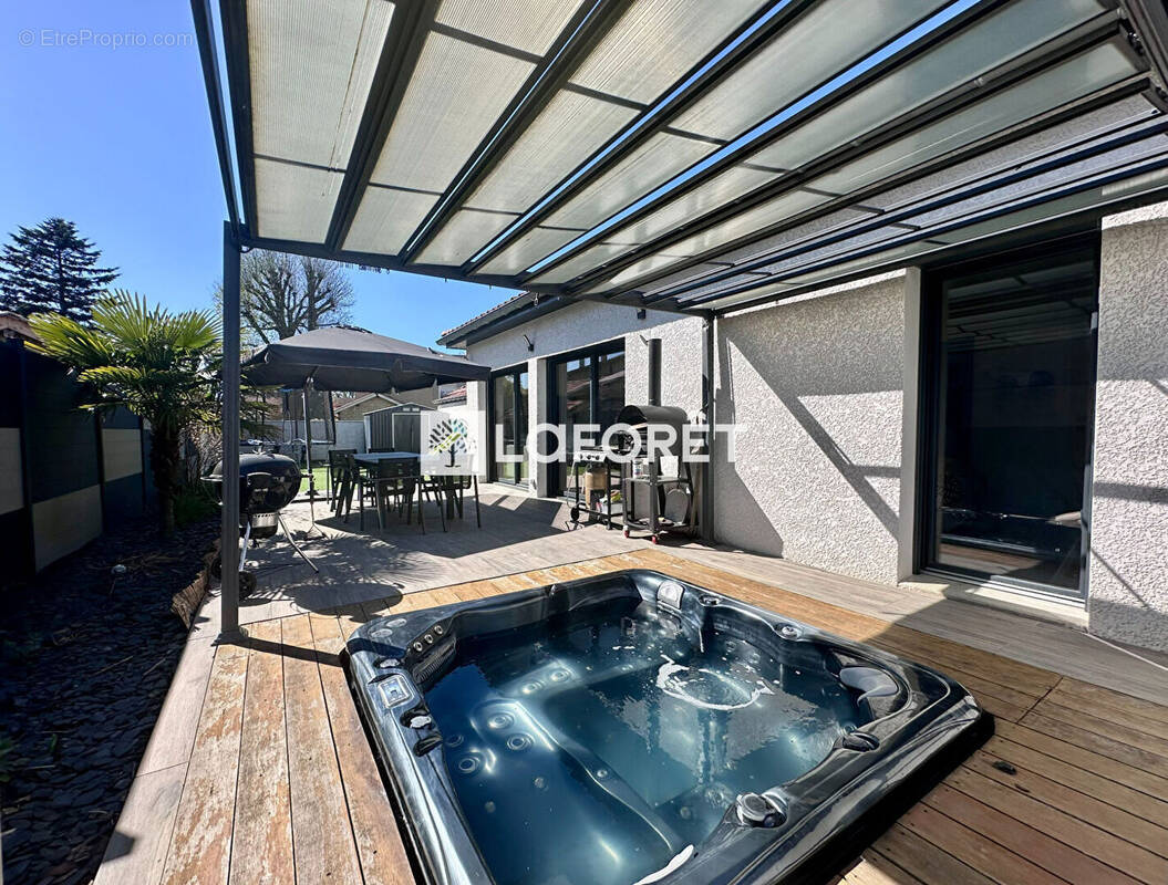 Maison à NEUVILLE-LES-DAMES