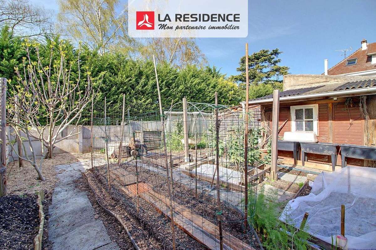 Maison à MORAINVILLIERS