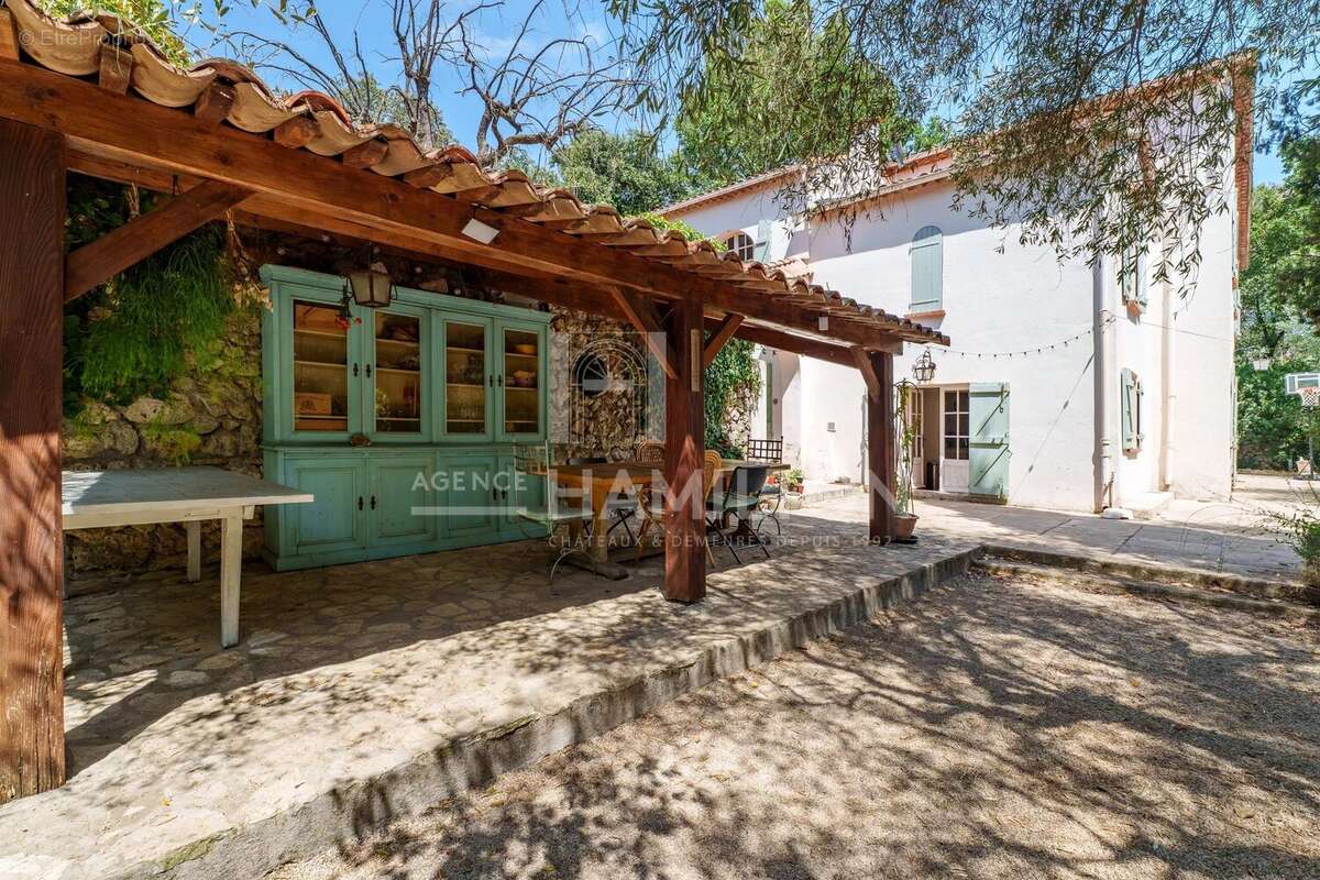 Mas Provençal d’Exception – Piscine 15 x 7 m – Parc Plat de 2 181 m² – Dépendances – Grasse - photo 14