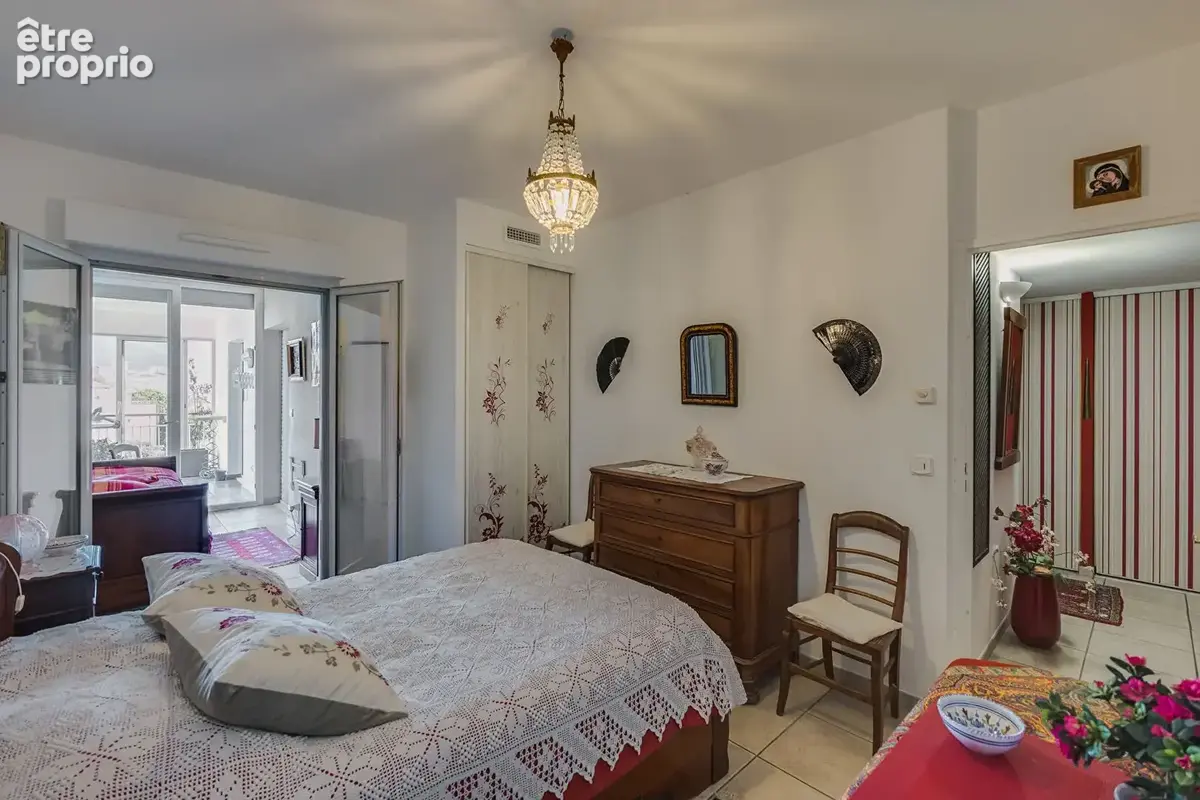 A vendre en exclusivité un appartement T4/T5 de 163 m2 avec vue mer, calanques, Notre Dame de la Garde et box/ secteur Bonnevein - photo 8