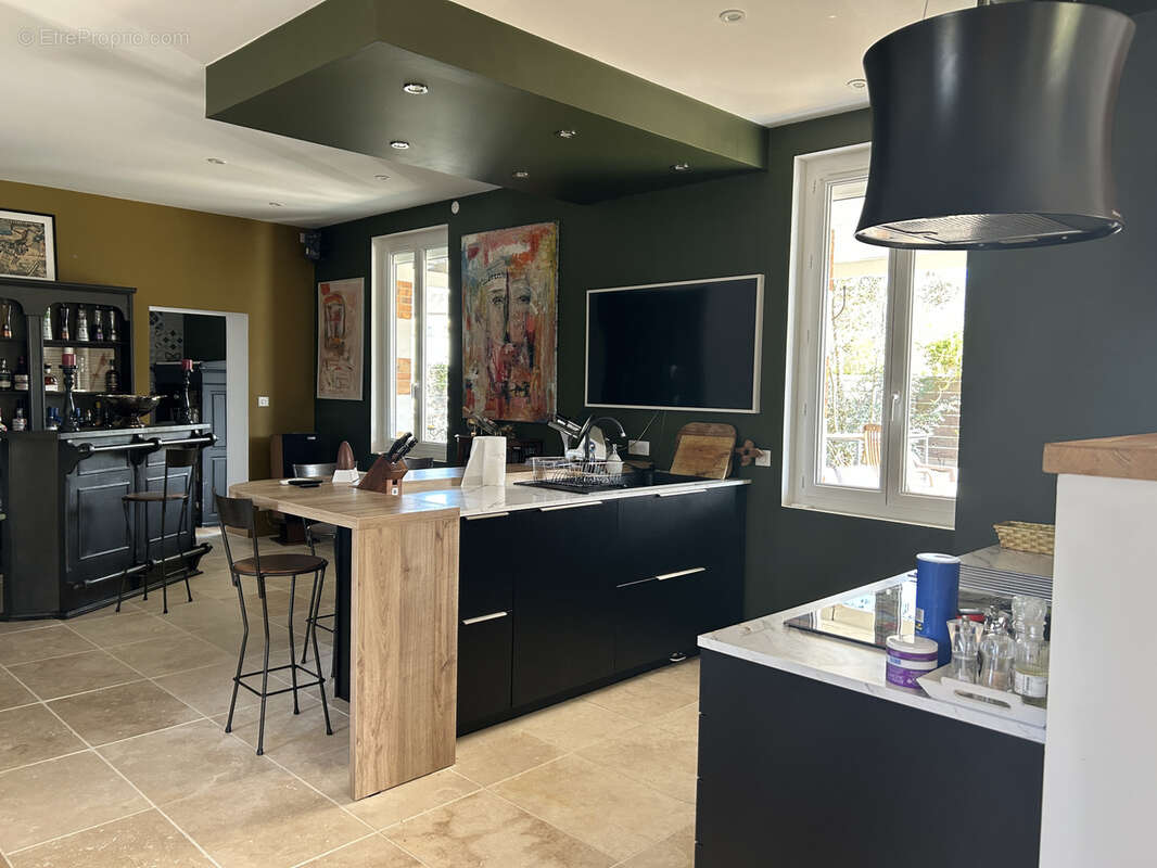 Maison rénovée, habitable de suite, garage, jardin clos avec piscine - photo 6