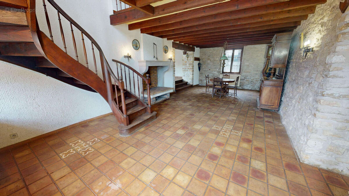 Maison à NEUVILLE-SUR-AIN