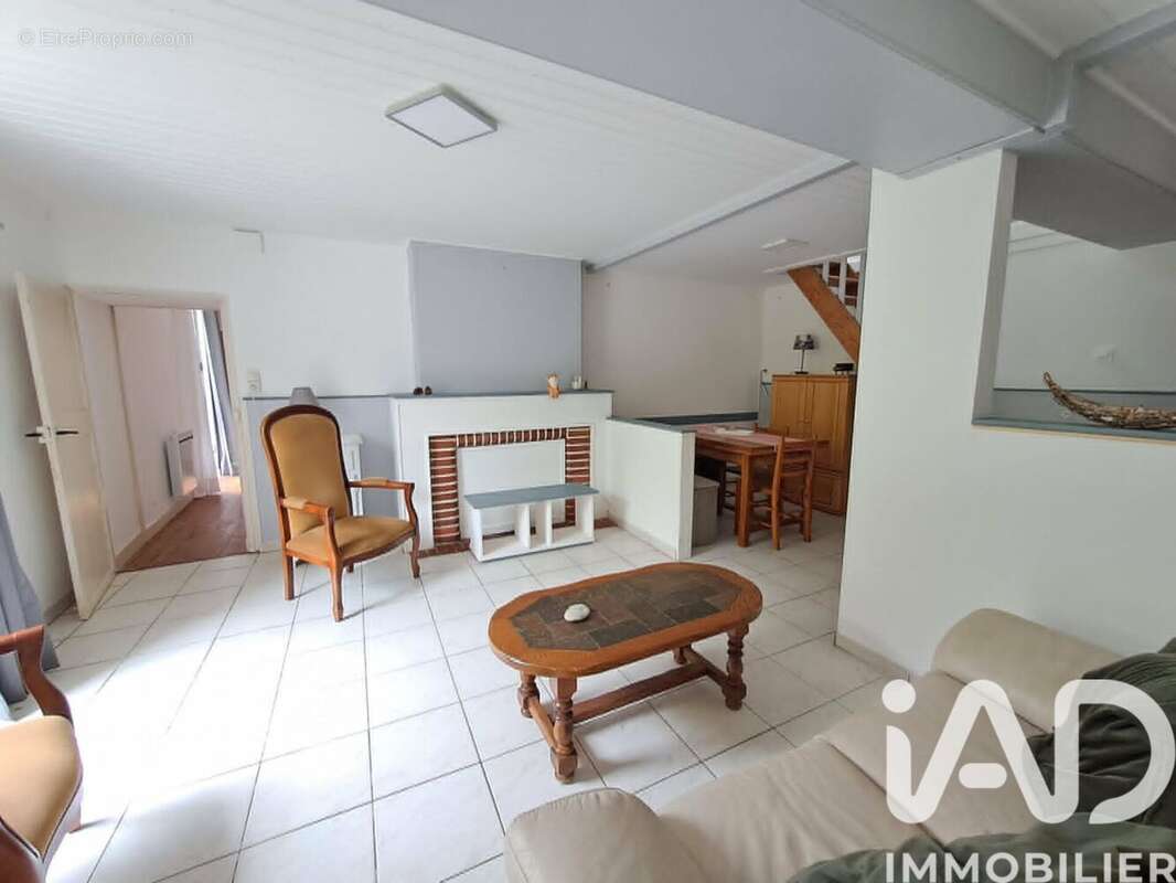 Photo 2 - Maison à CHAILLEVETTE