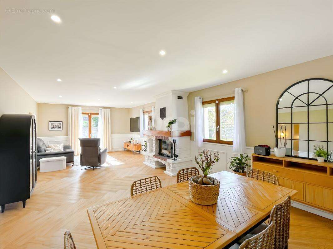 Maison à LE VAL-DAVID