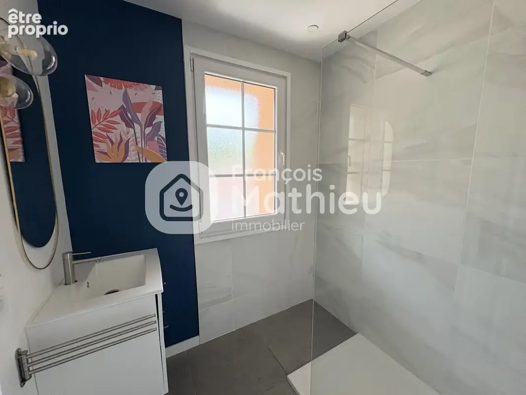 Civrieux : Maison de village 2ch + bureau - terrasse - deux stationnements - photo 8