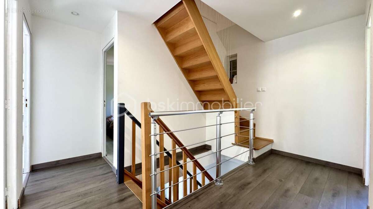 Maison de caractère à Crépy-en-Valois – Un cadre de vie paisible et pratique - photo 7