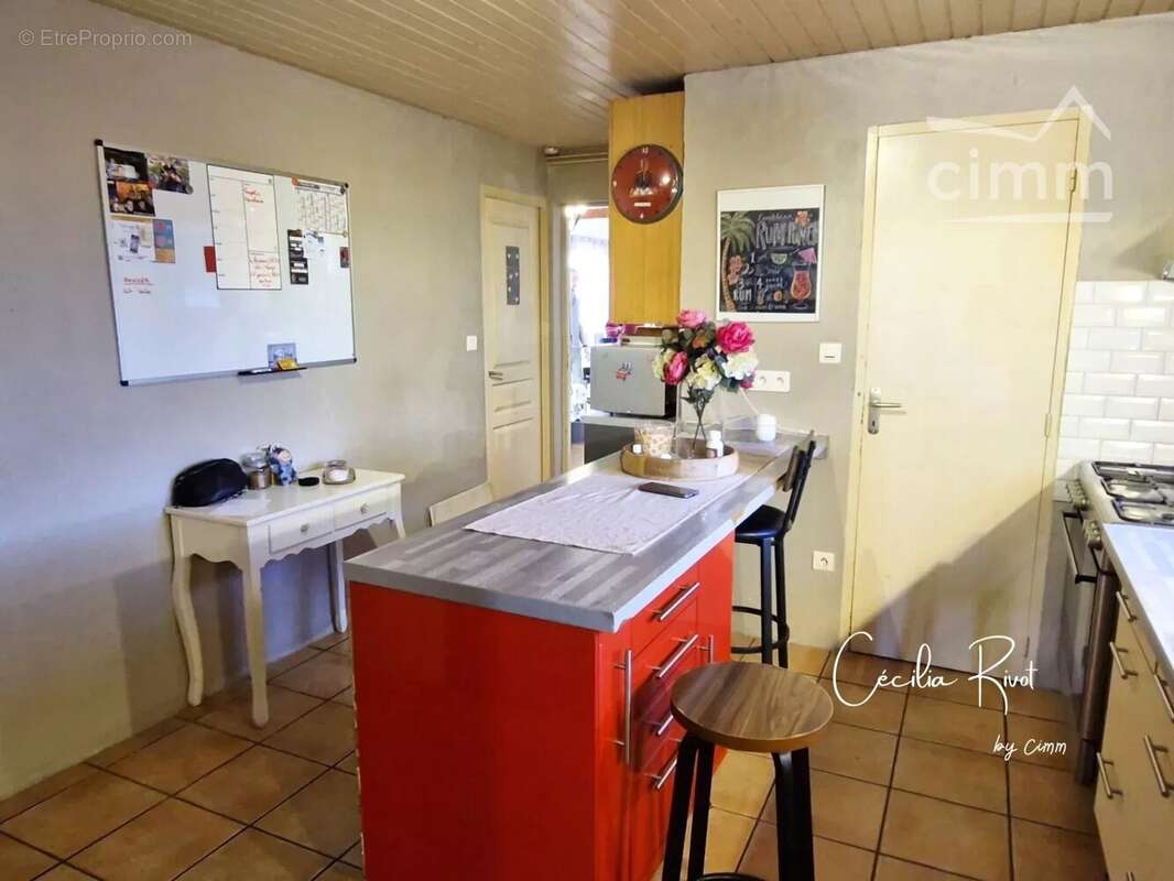 Maison à SAINT-CHRISTOLY-DE-BLAYE